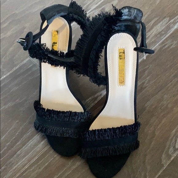 Liliana Edgar Black Suede Ruffle Sandals - Picture 4 of 4